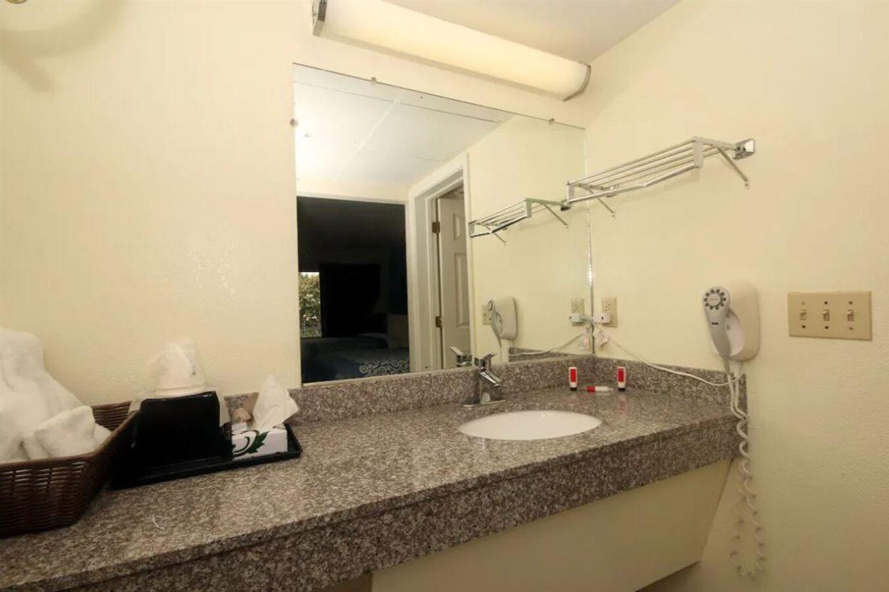 Hamilton Inn Jonesville I-77 Eksteriør billede