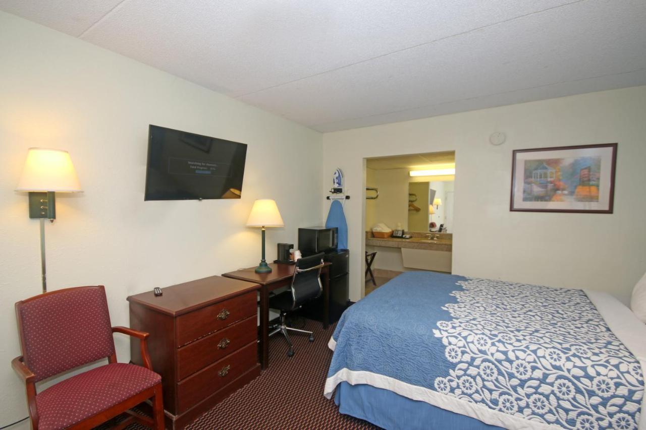 Hamilton Inn Jonesville I-77 Eksteriør billede