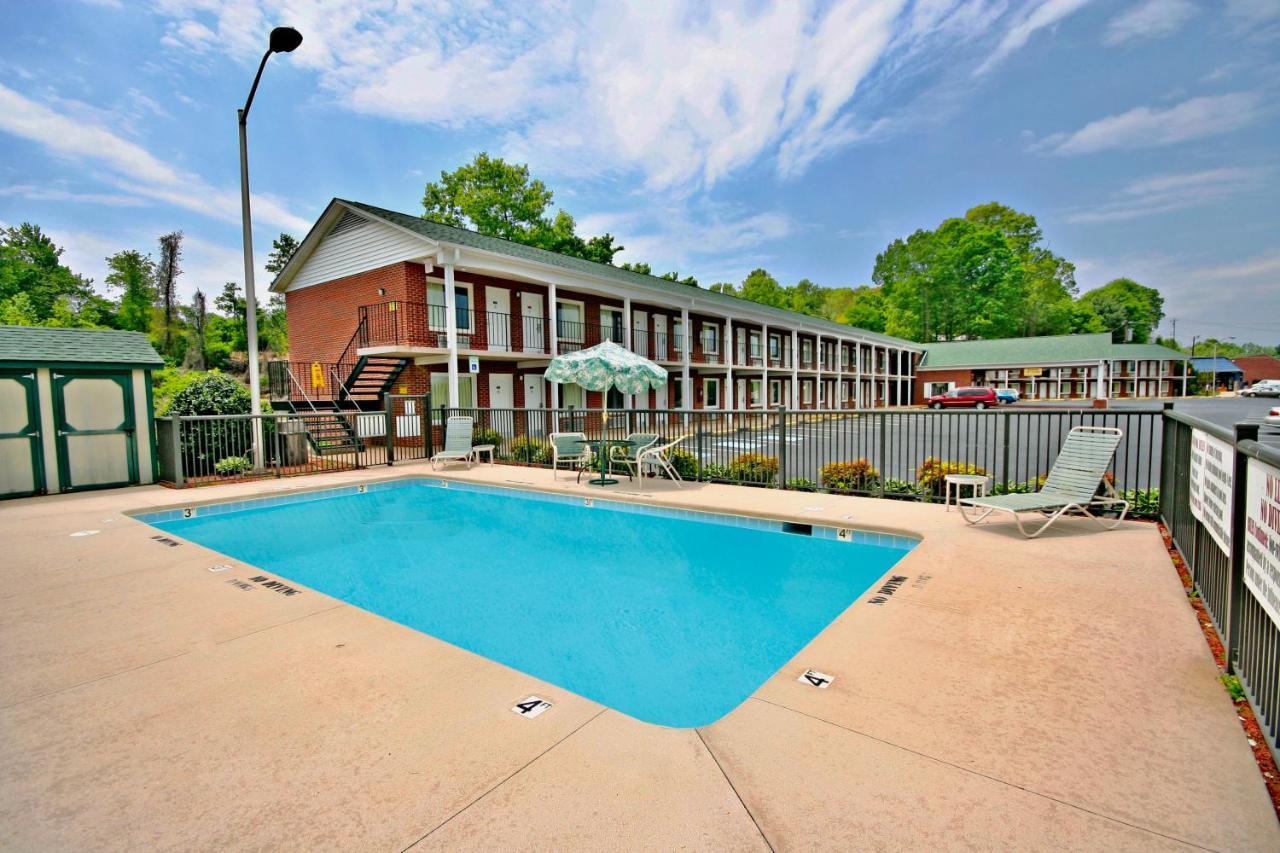 Hamilton Inn Jonesville I-77 Eksteriør billede