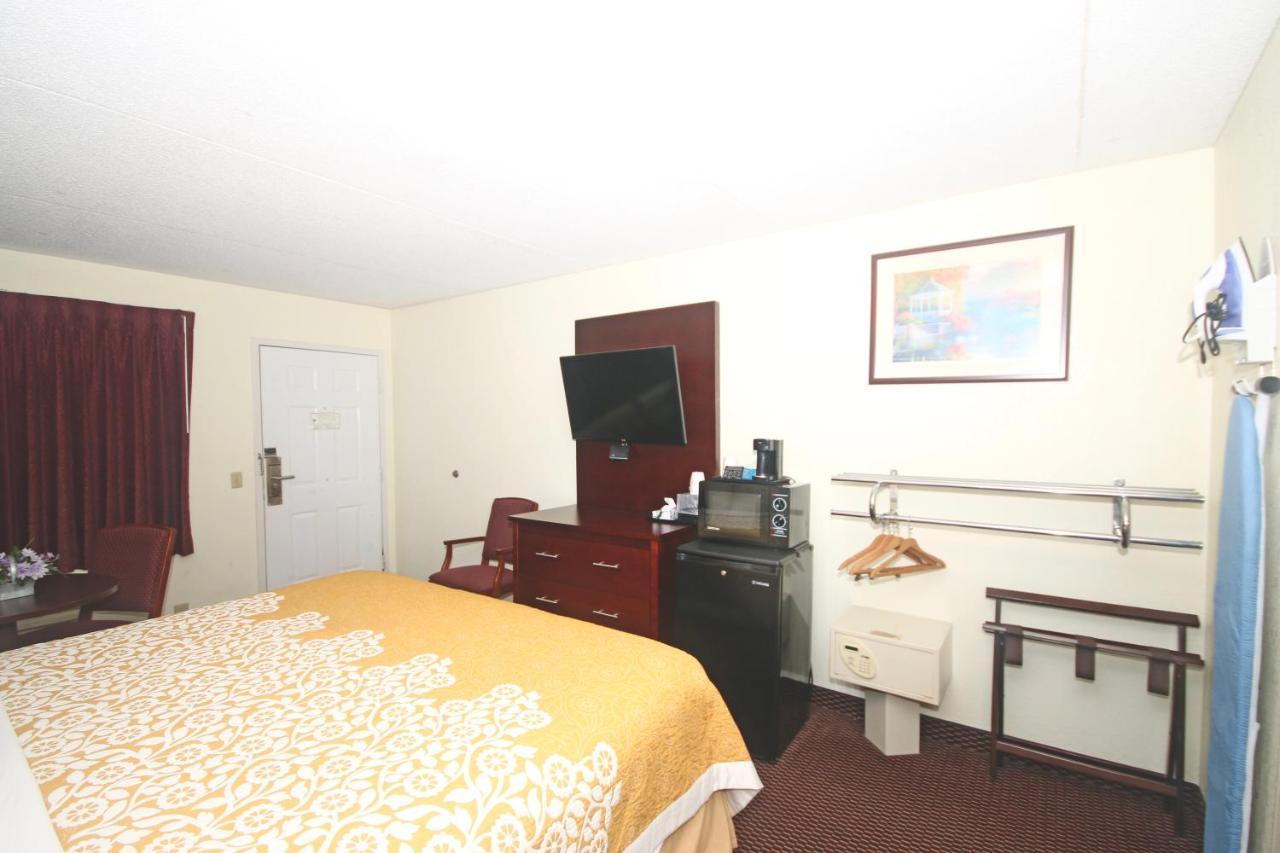 Hamilton Inn Jonesville I-77 Eksteriør billede