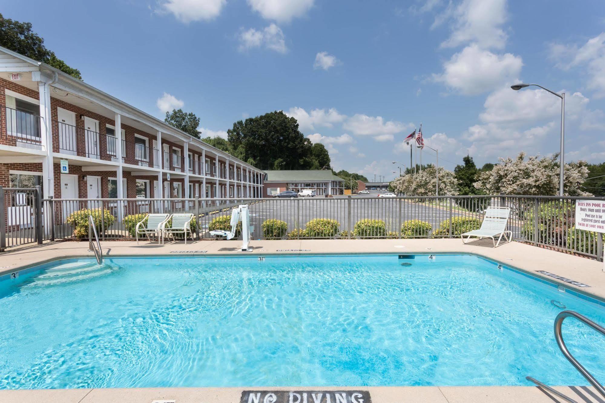 Hamilton Inn Jonesville I-77 Eksteriør billede